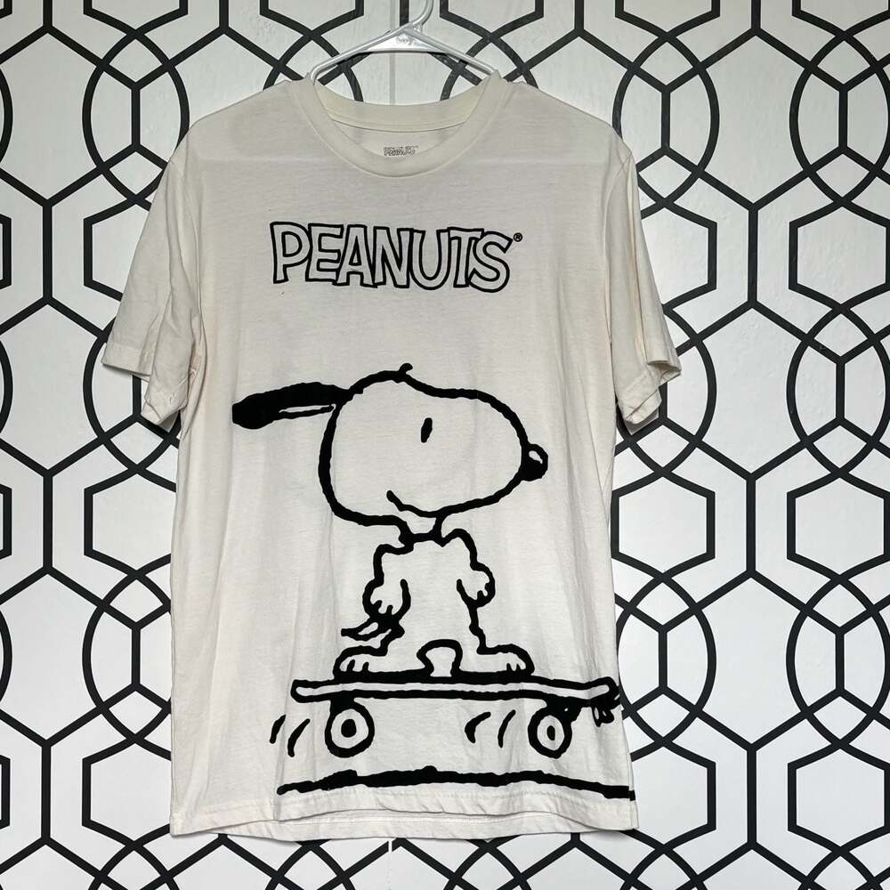 Peanuts Snoopy / Charlie Brown T-shirt  Size Medium